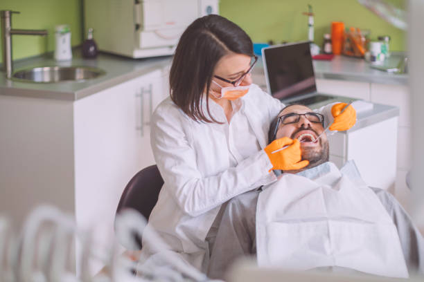 Best Urgent Tooth Repair  in Markesan, WI